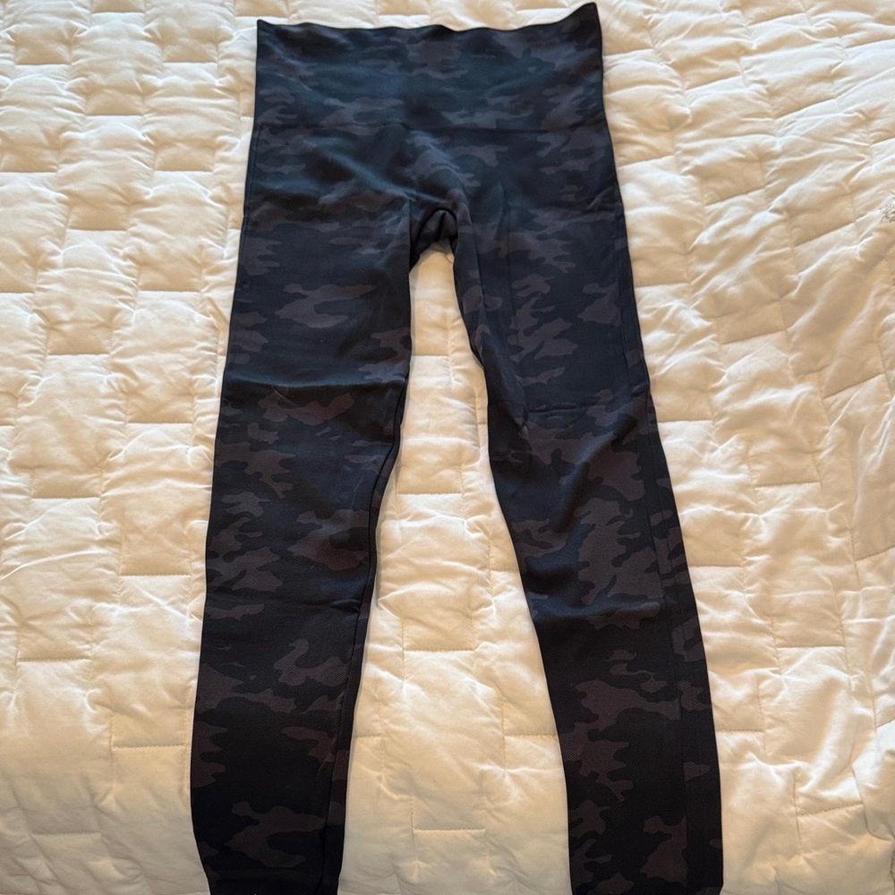 SPANX Women's Black Camouflage Leggings